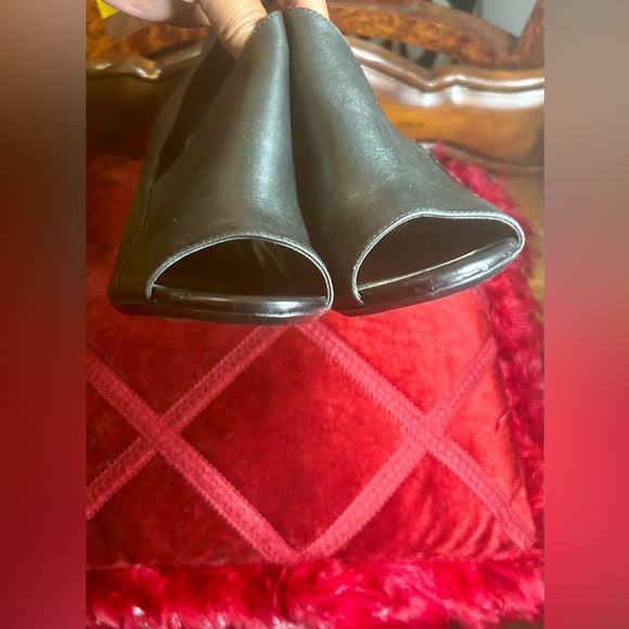 •SALE•Calvin Klein Nastassia Classic Black Leather Heel - Picture 5 of 8